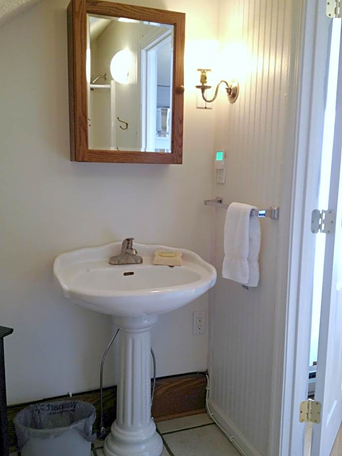 The Inn at Ragged Edge