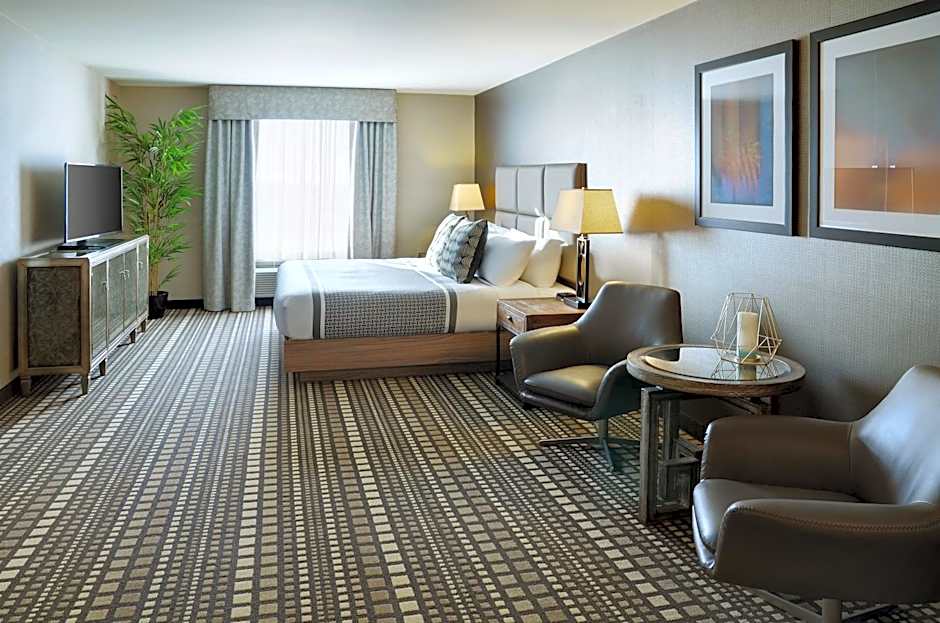 Pomeroy Inn and Suites Vermilion