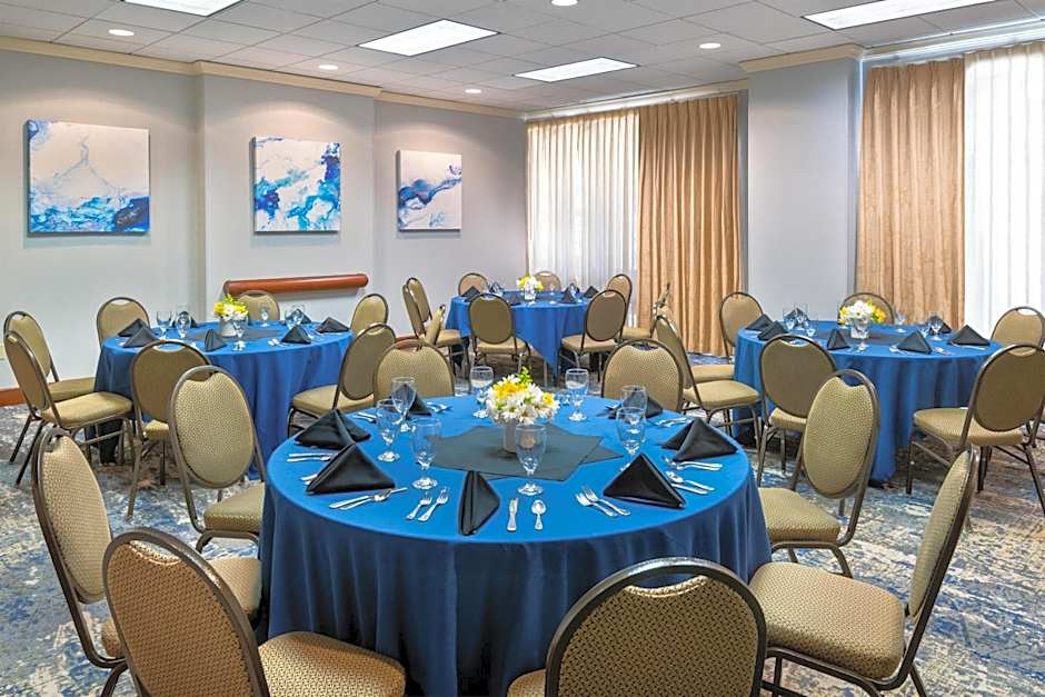 Hampton Inn & Suites Kansas City-Country Club Plaza