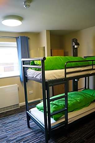 6 Bed Private Room Shared Bathroom