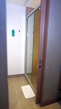 Queen Room with Extra Bed - Non-Smoking