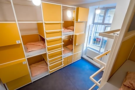 Bed in 8-Bed Mixed Capsule-Style Dormitory Room with Private Bathroom
