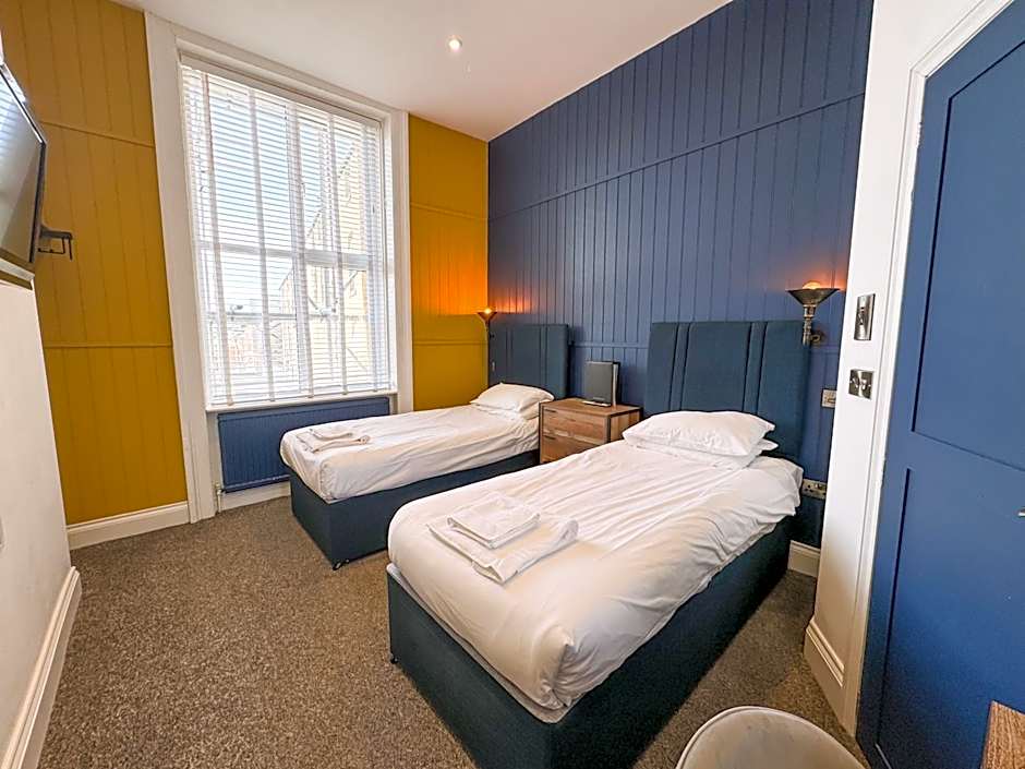 Delmont Hotel & View Restaurant