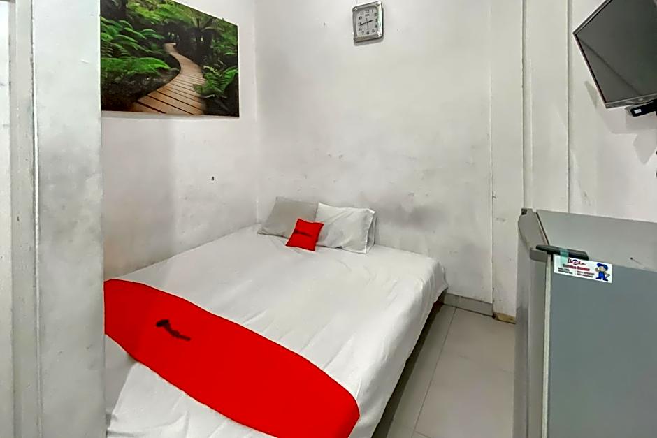 RedDoorz at Hotel Roda Mas 2 near Gor Satria