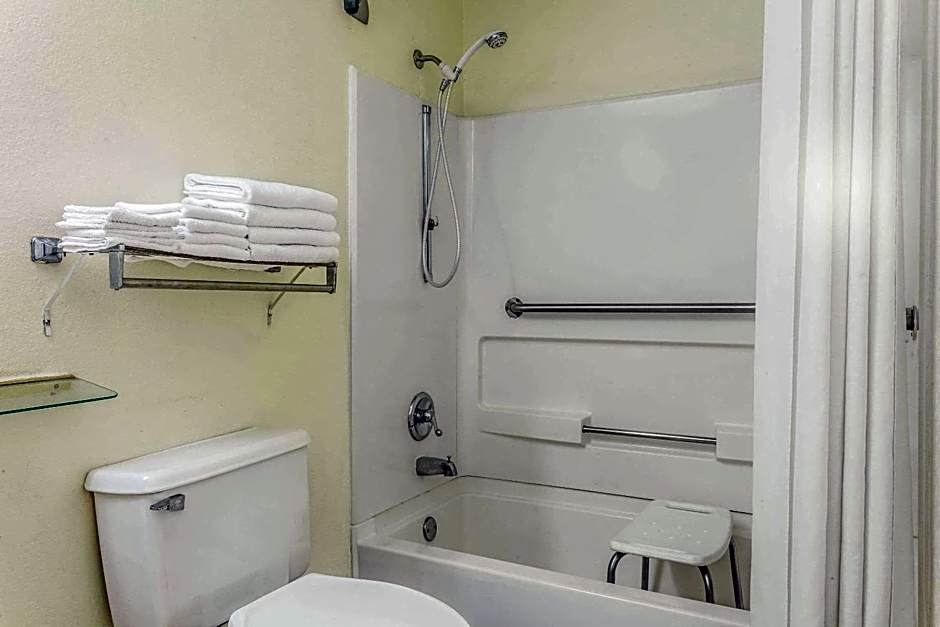 Super 8 by Wyndham Stockbridge