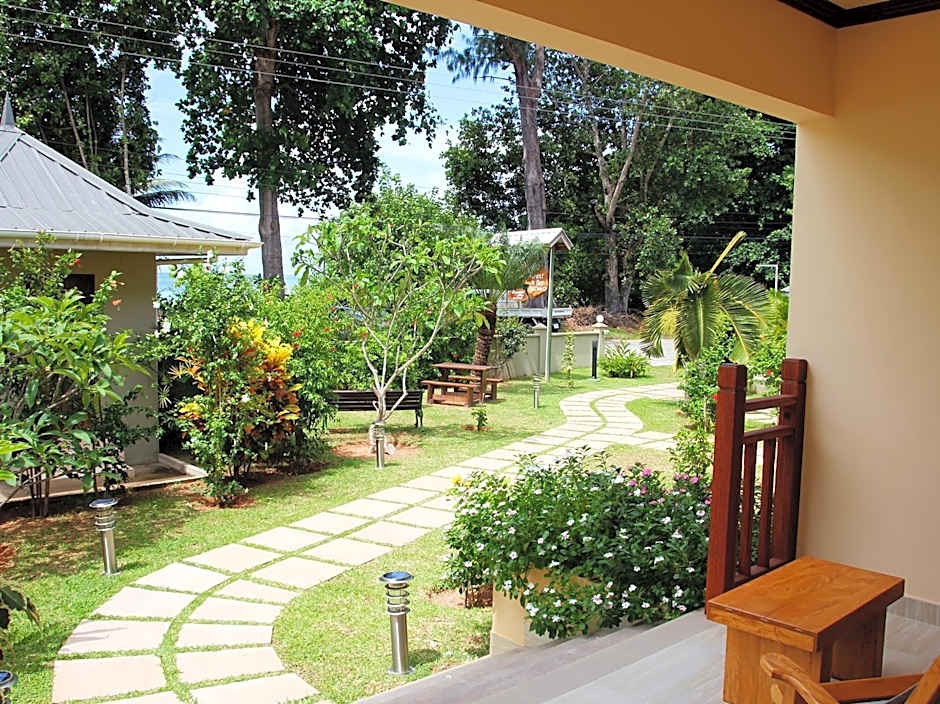 Pirogue Lodge
