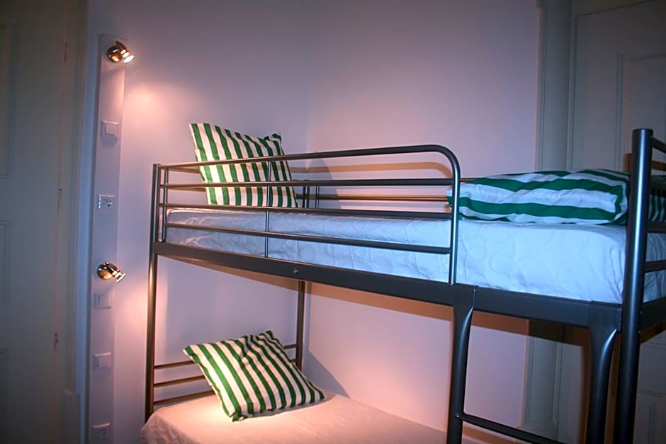 Hostel 402