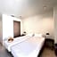 Hugo Beach Hotel & Apartments
