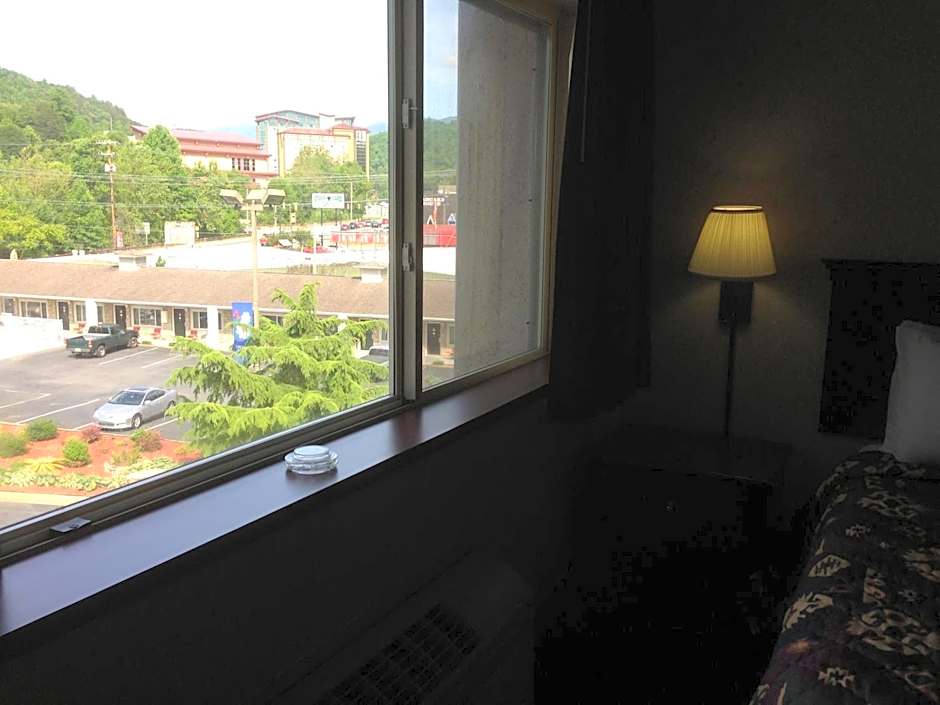 Cherokee Grand Hotel