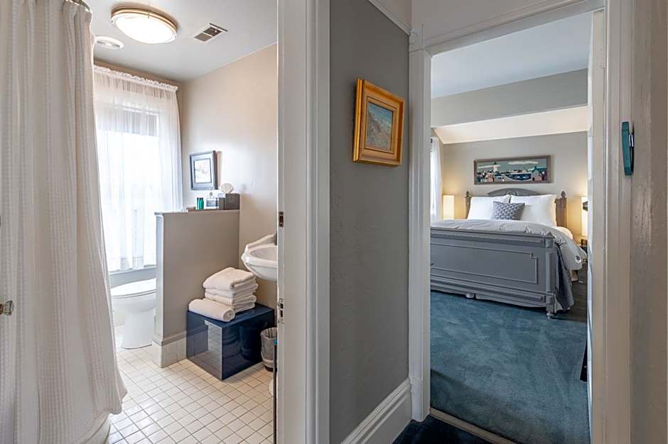 Nantucket Whale Inn, Half Moon Bay