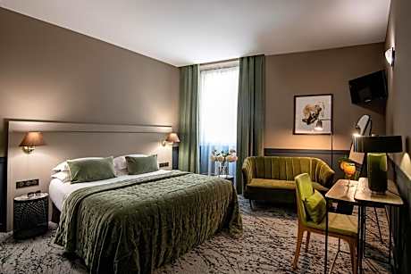 Executive Queen Room - Non-Smoking