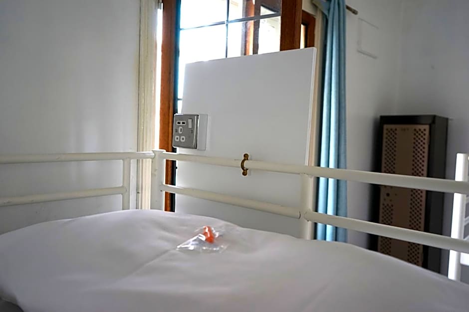 The Walrus Bar and Hostel