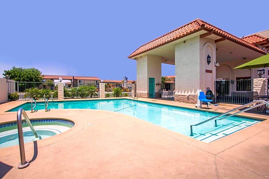 Days Inn by Wyndham Anaheim Near the Park