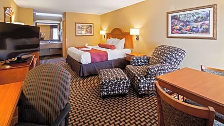 1 King Bed - Mobility Accessible, Bathtub, Non-Smoking, Continental Breakfast