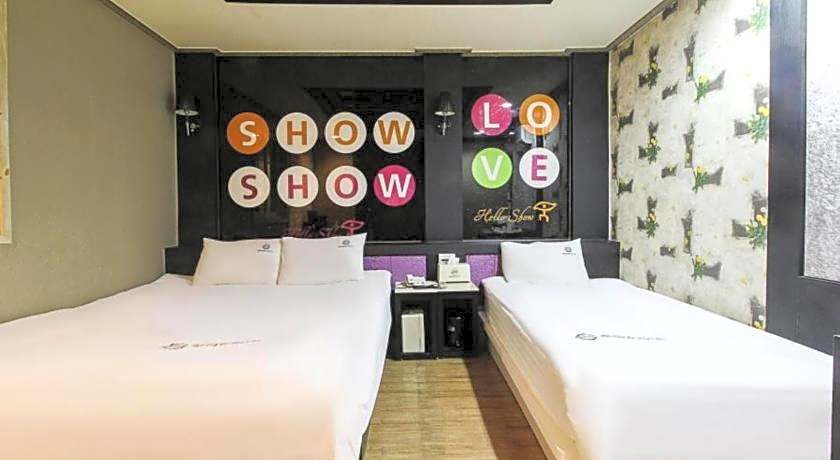 Show Hotel