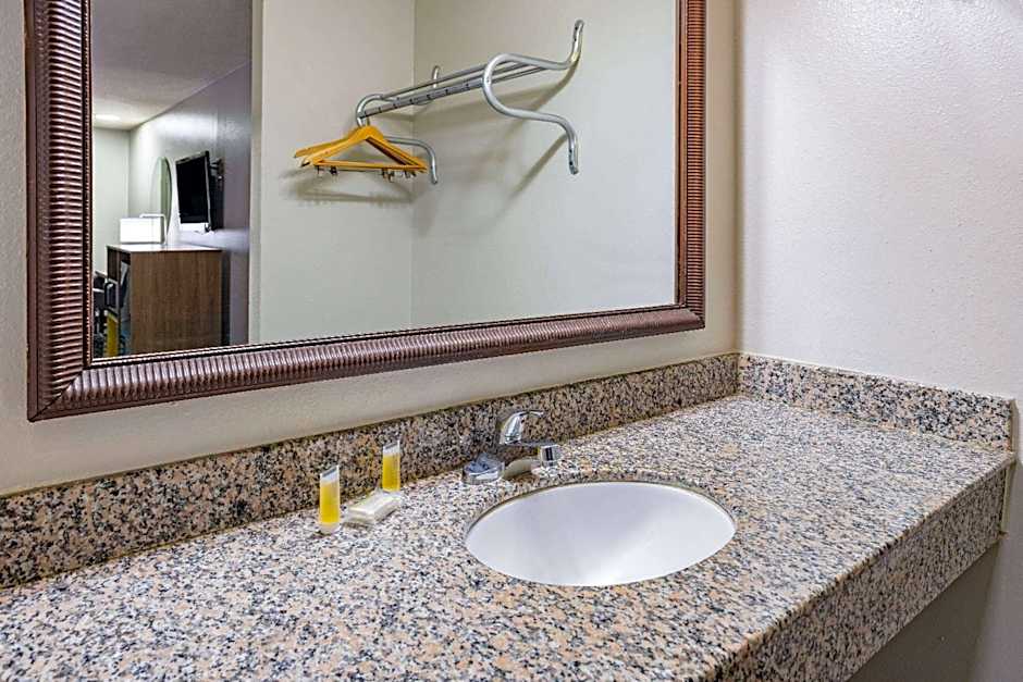 Days Inn by Wyndham Barnwell