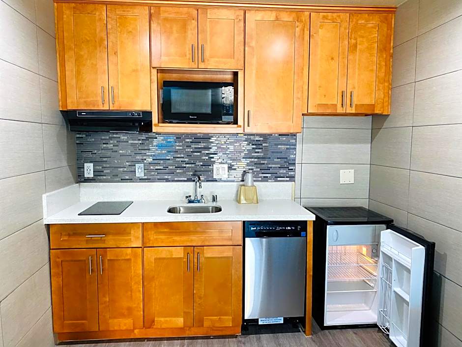 Le Blanc Inn & Suites