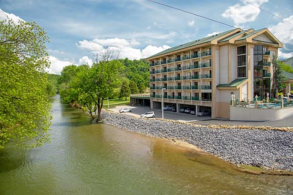 Pigeon River Inn