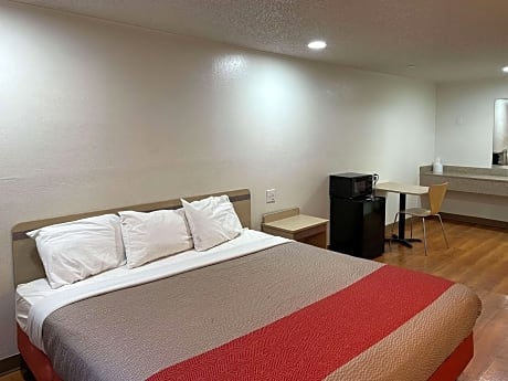 King Room - Non-Smoking