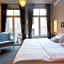 Hotel Diamonds and Pearls