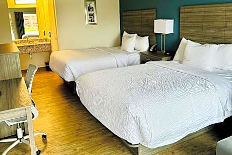 2 Double Beds Non-Smoking
