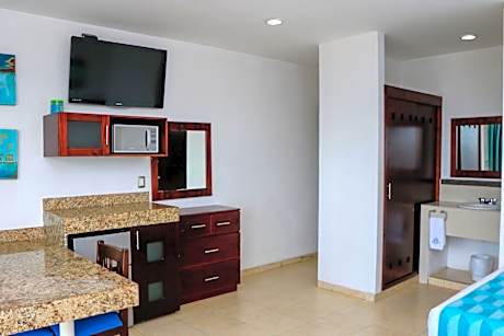 Deluxe Studio