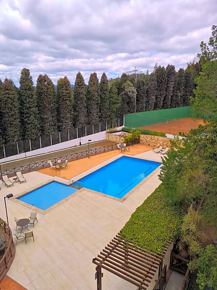 Vista para Pedra Azul e TV de 85''