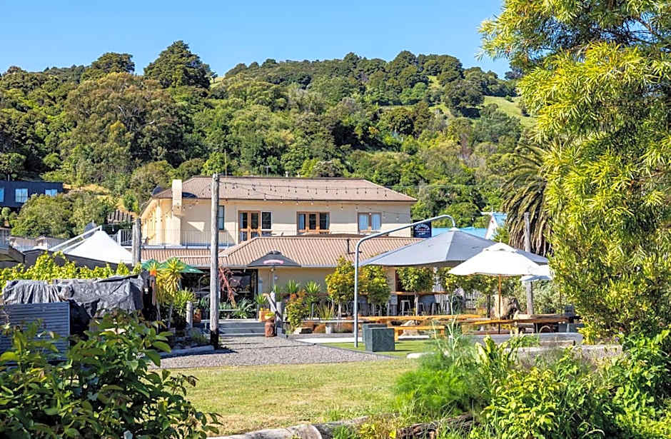 The Grand Hotel & Bar - Akaroa