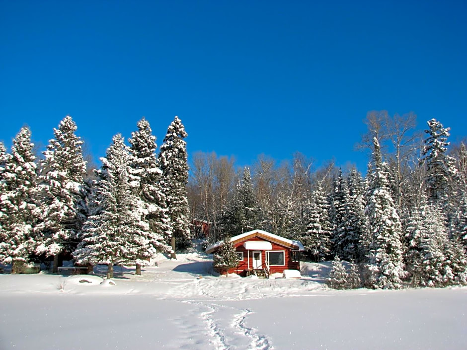 Kan-a-Mouche Pourvoirie Auberge et Chalets
