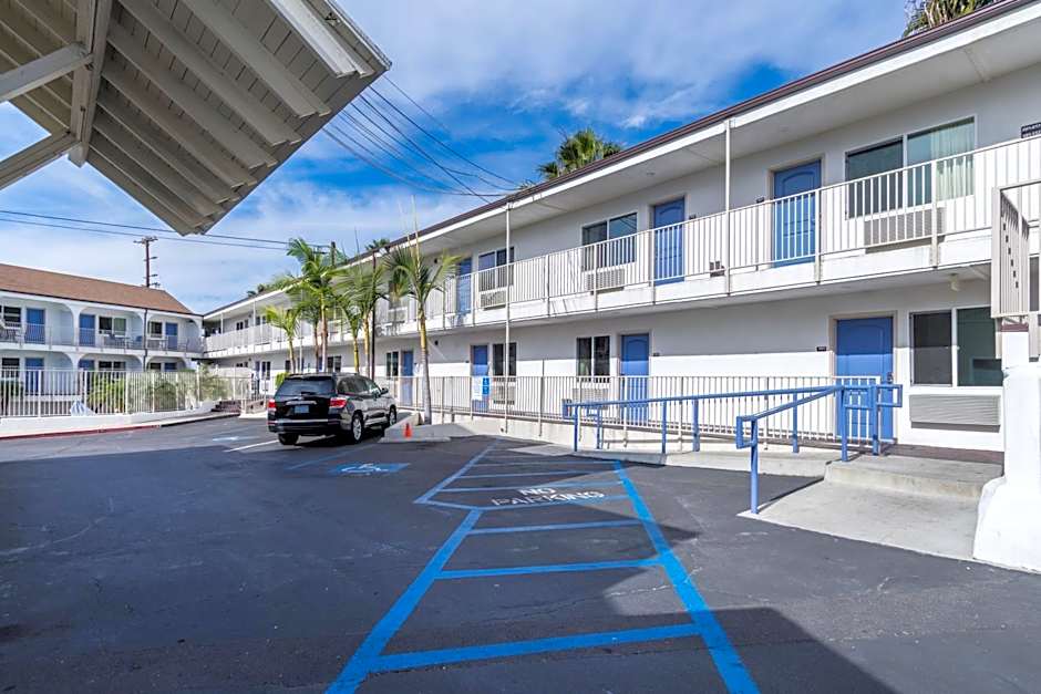 Photo 1 of 50 of Pacific Inn