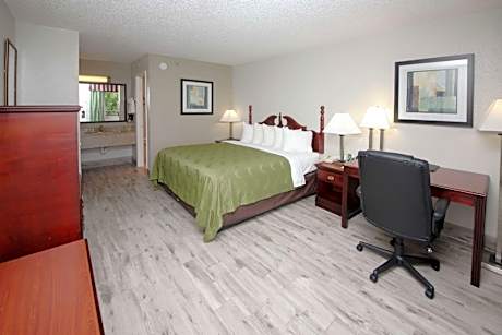 1 King Bed Nonsmoking