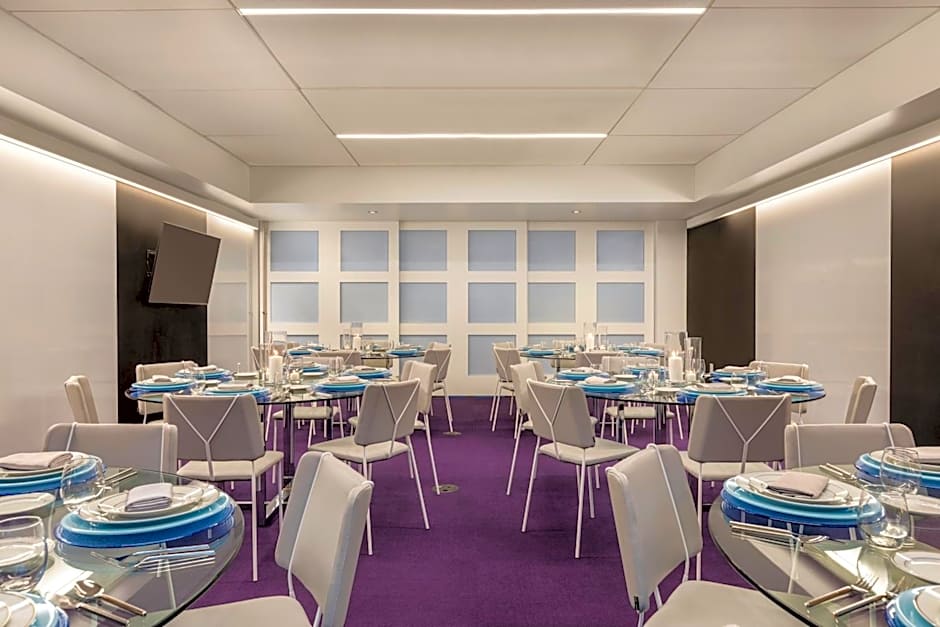 YOTEL Boston