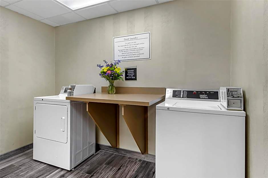 Best Western Plus River Escape Inn & Suites