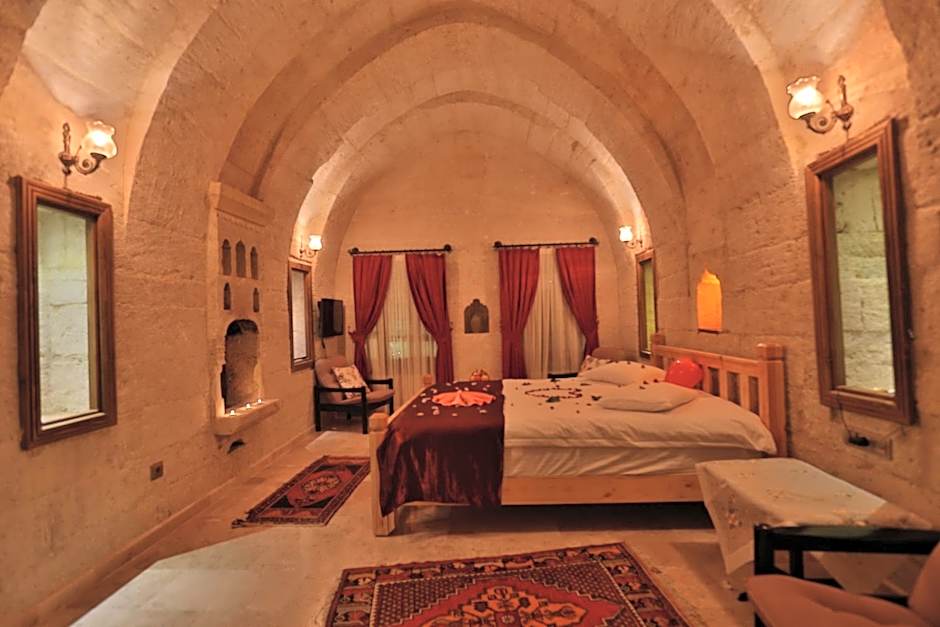 Abu Hayat Cave Suites