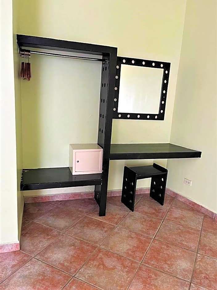 Seven Crown Express & Suites