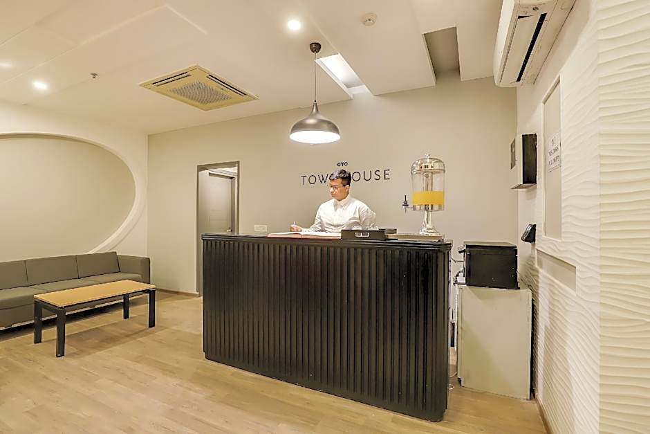 OYO Townhouse 281 Harsh Vihar Near M2K Cinemas Rohini – Delhi, NY
