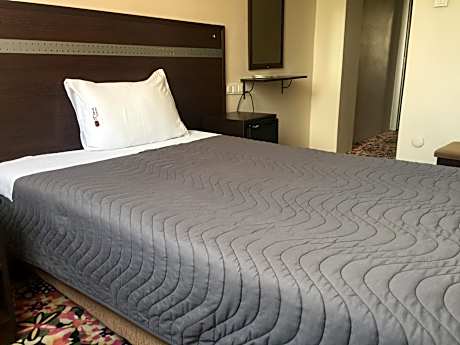 Single - Private Bathroom