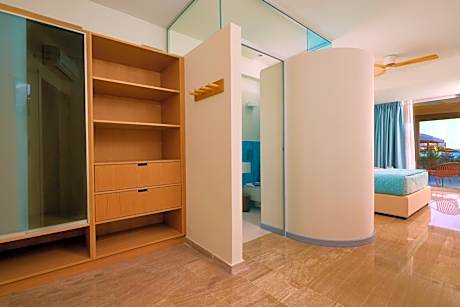 Beach Front Suite "Frixos"