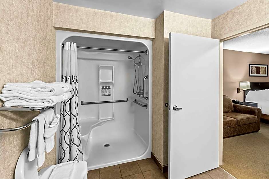 Heartland Inn & Suites, SureStay Collection by Best Western