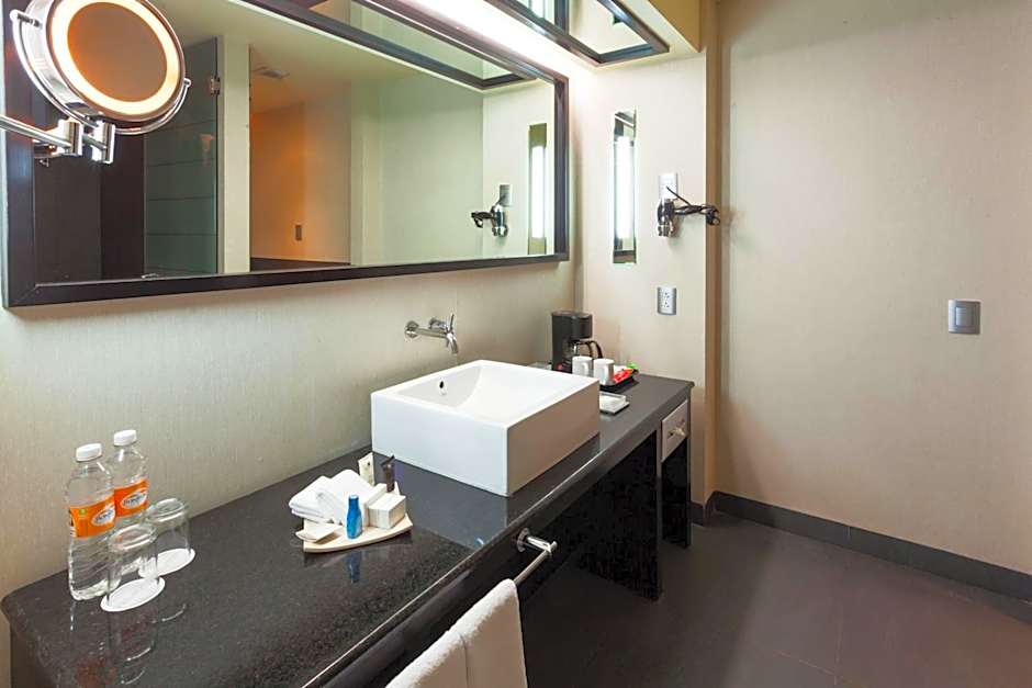 Crowne Plaza Toluca - Lancaster By IHG