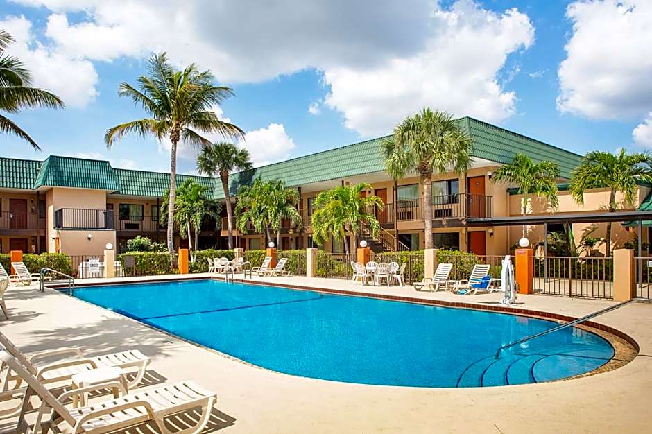 Super 8 by Wyndham North Palm Beach