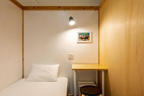 Single Bed in Mixed Dormitory Room