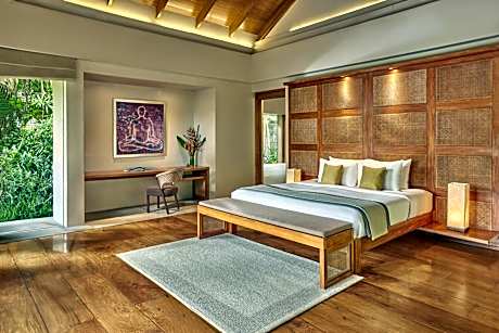 Mahogany Villa King