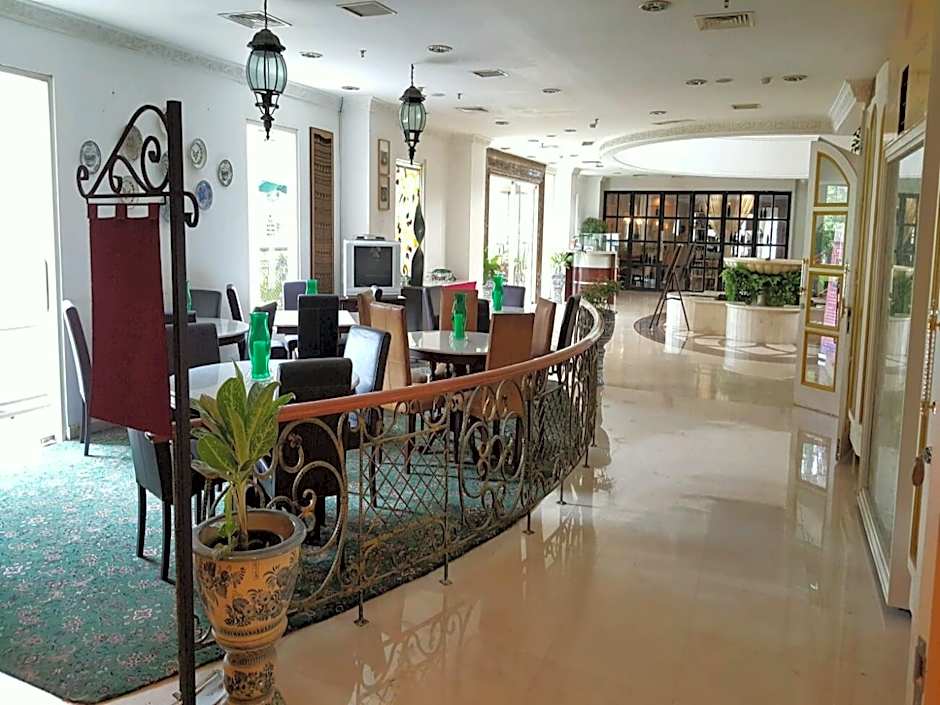 Roosseno Plaza Serviced Apartment