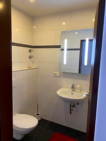 Double or Twin Room with Shower