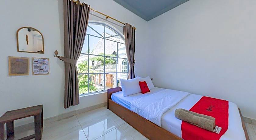 RedDoorz @ Niagara Waterpark