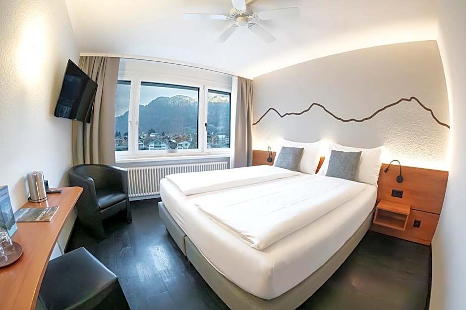 Hotel Merkur - West Station