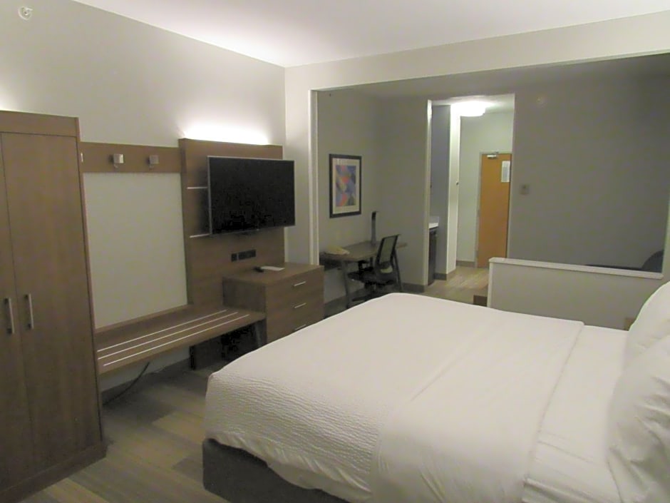 Holiday Inn Express Hotel & Suites Lincoln South By IHG