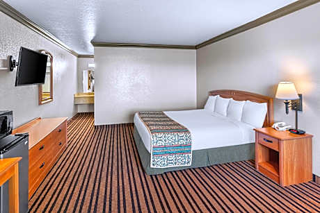 Queen Room with Pool View