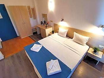 Largo Beach Hotel